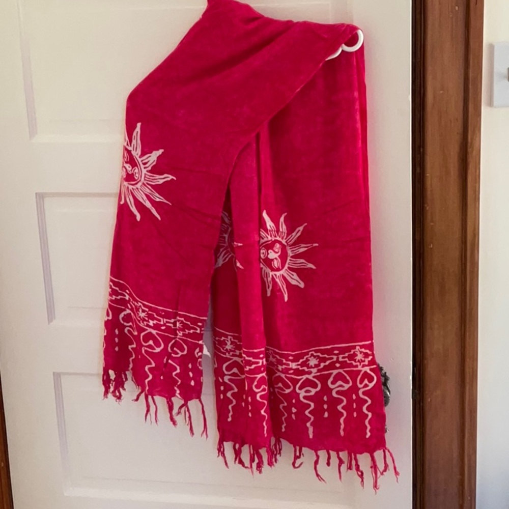 Beach scarf, pareo, sarong. Magenta pink.